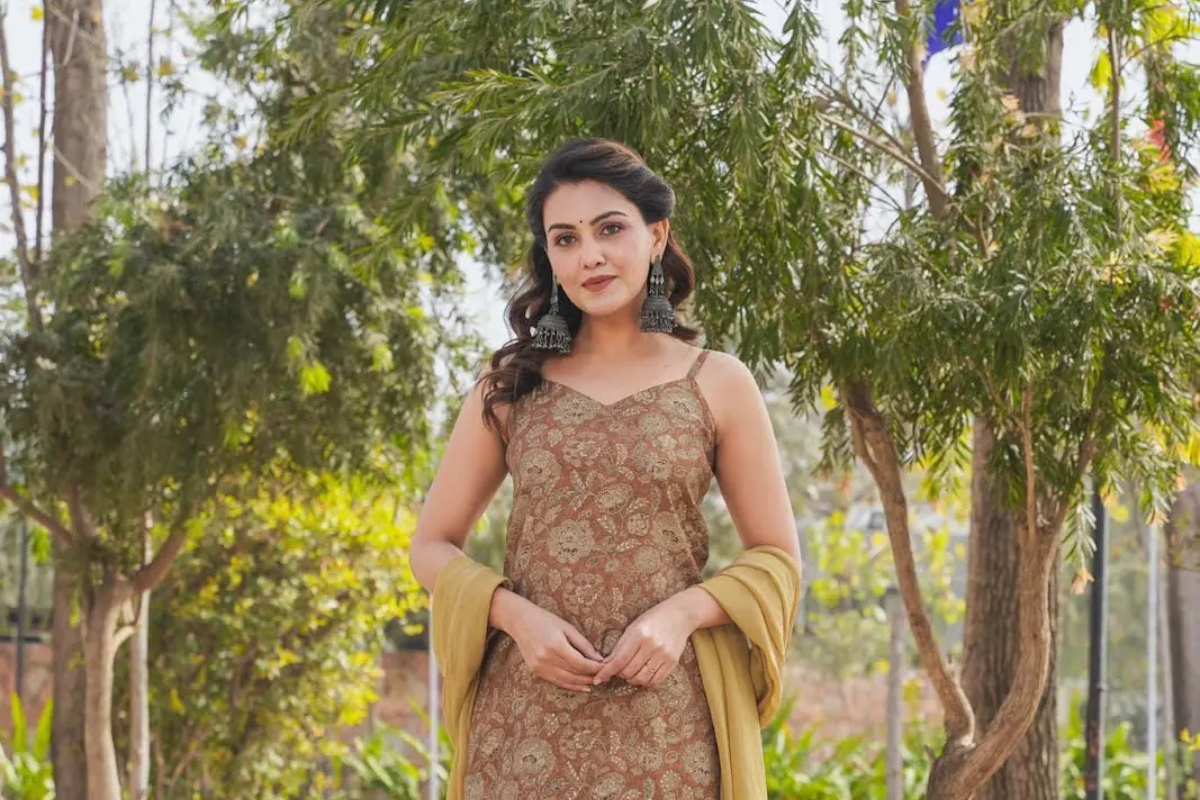 indian dresses for women Buy Online in USA ensuring that you stand out with style. Best 5 Indian Dresses For