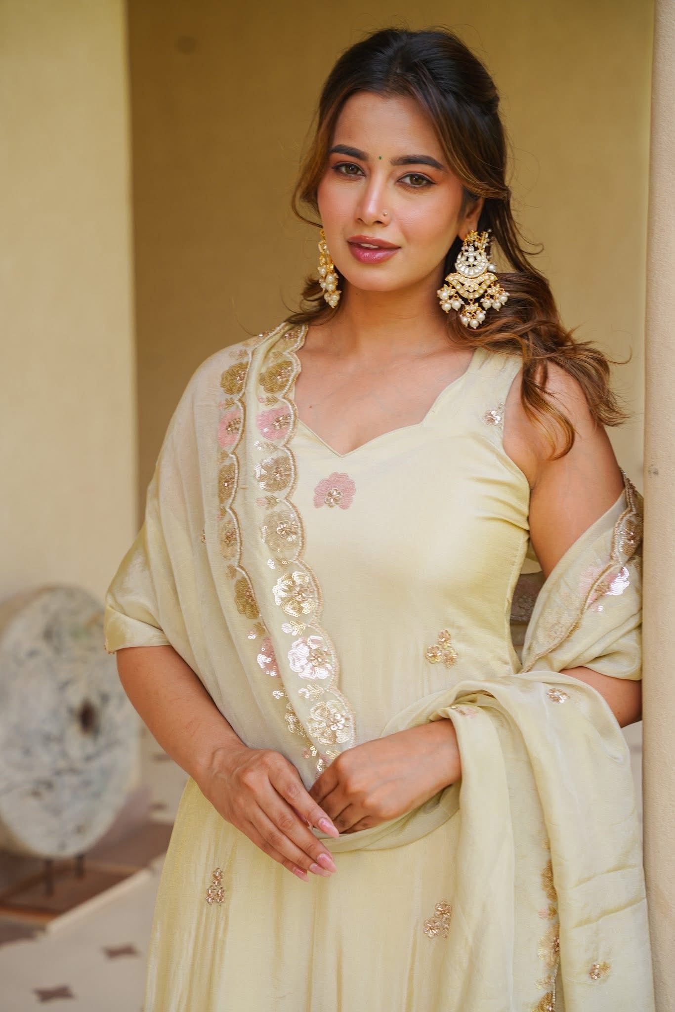Vedaanshi White Heavy Kurta Set