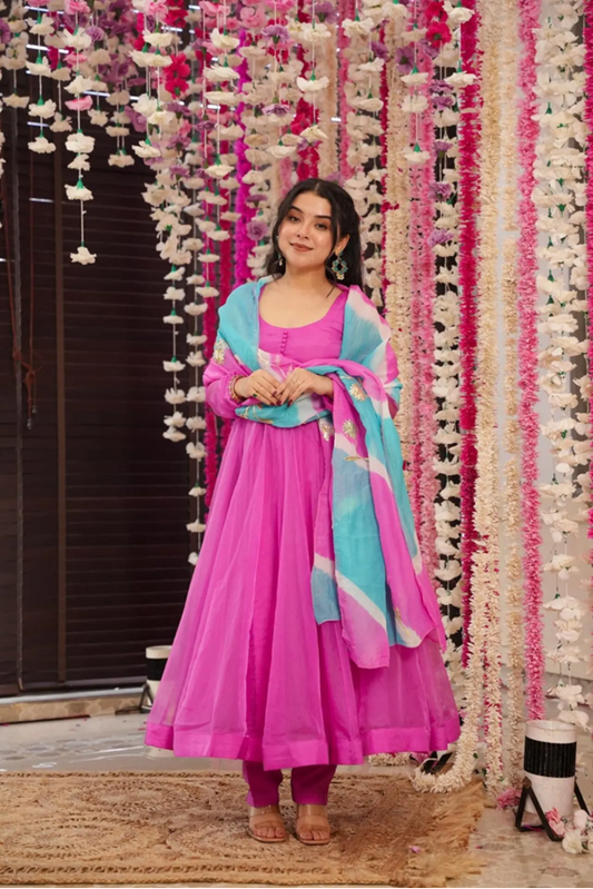 Cocktail Party Glam: How to Style Ethnic Wear with Organza Suit Set and Kurtis for a Modern Twist