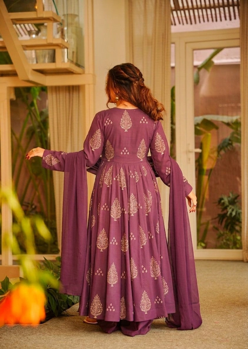 Niyati Printed Rayon Suit Set