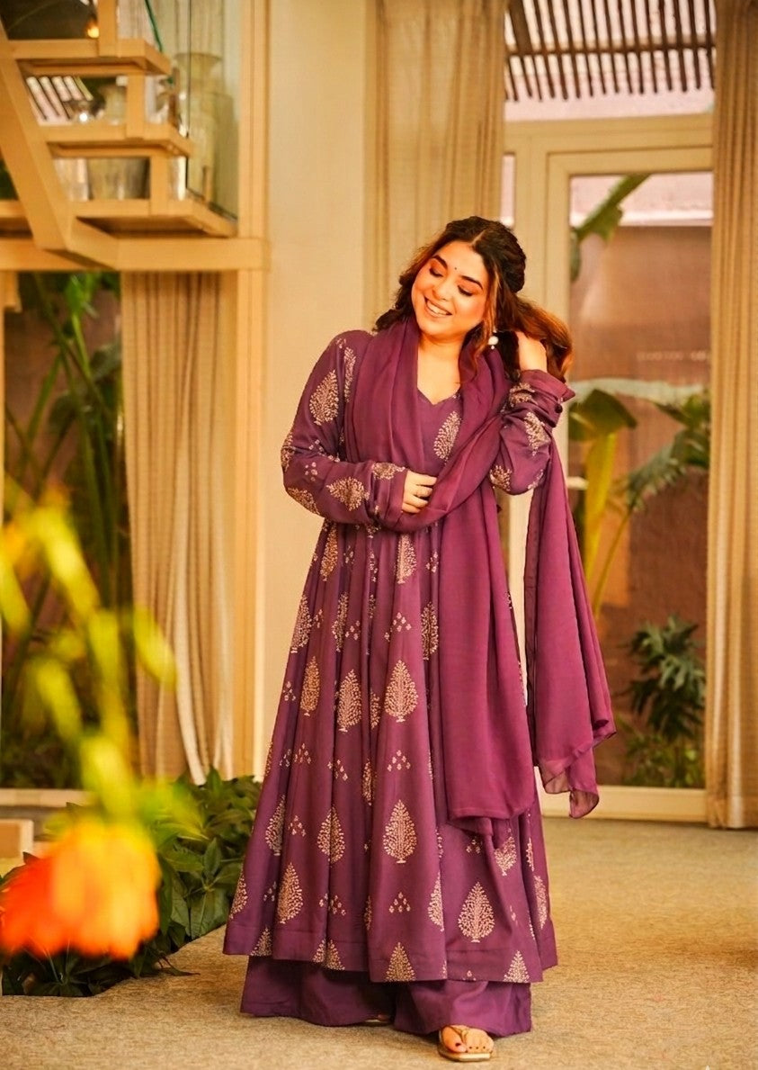 Niyati Printed Rayon Suit Set