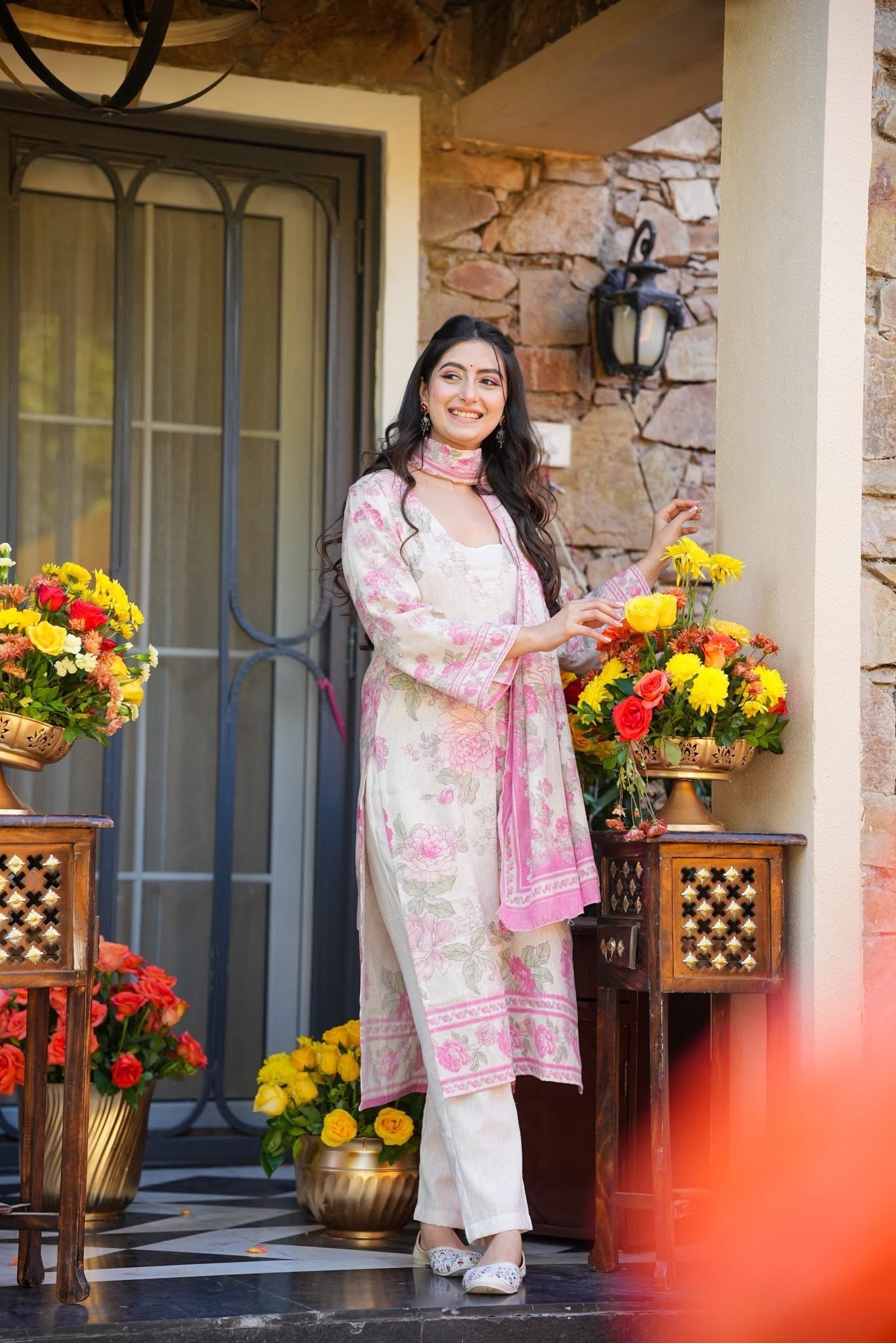 Roshniya Floral Straight Kurta Set