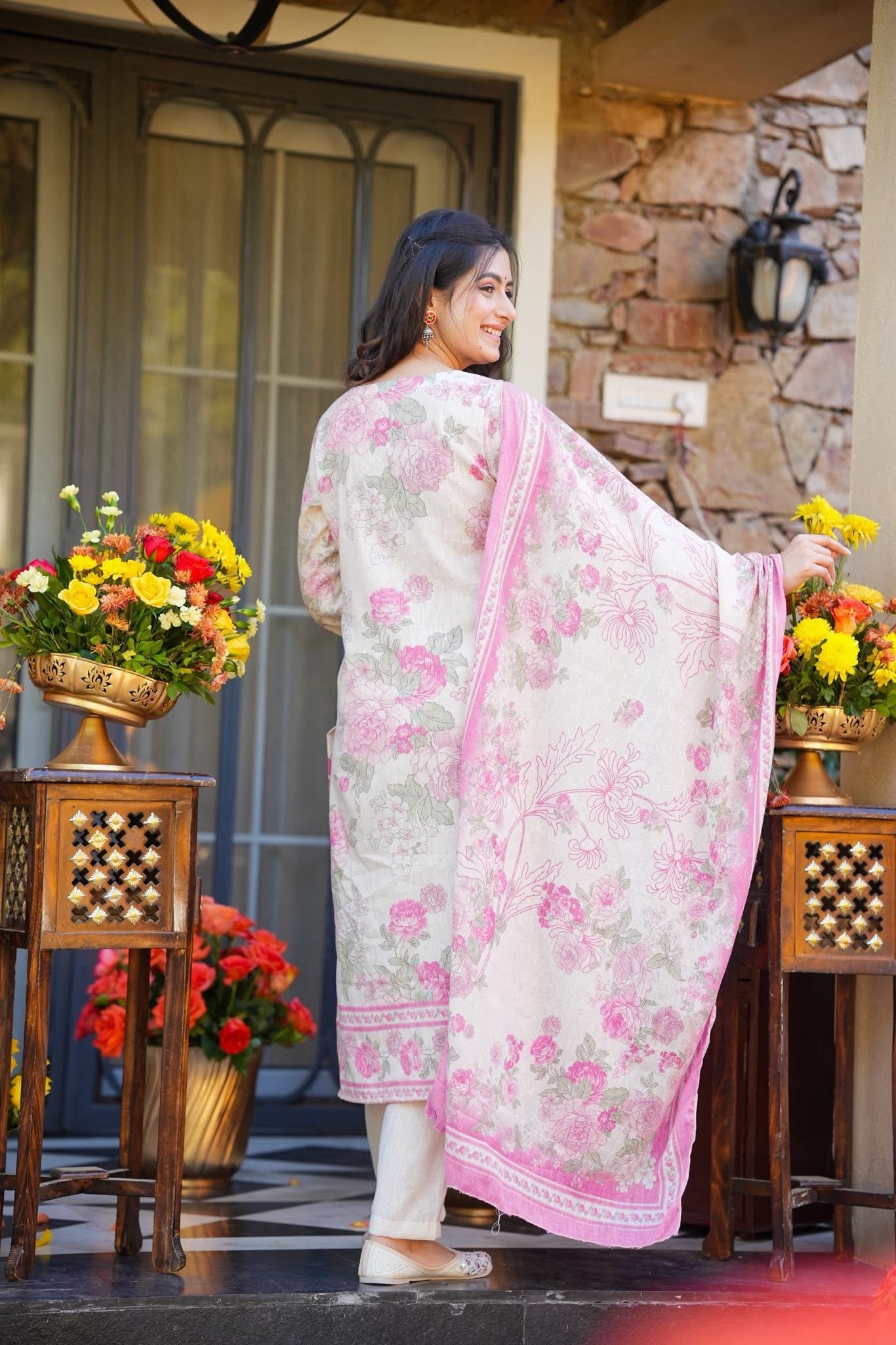 Roshniya Floral Straight Kurta Set