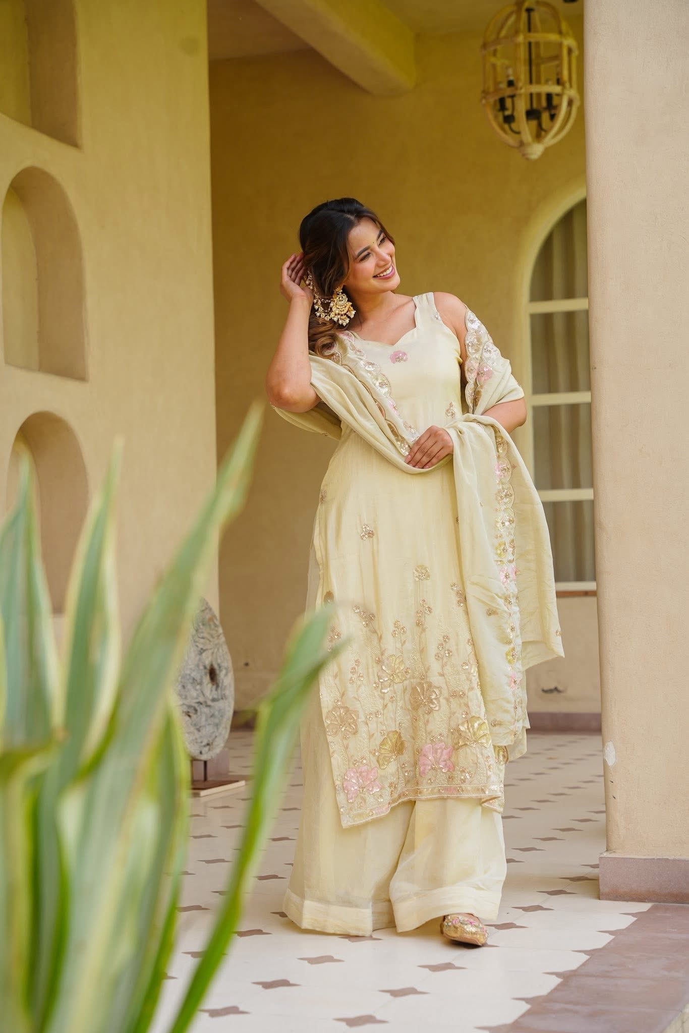 Vedaanshi White Heavy Kurta Set