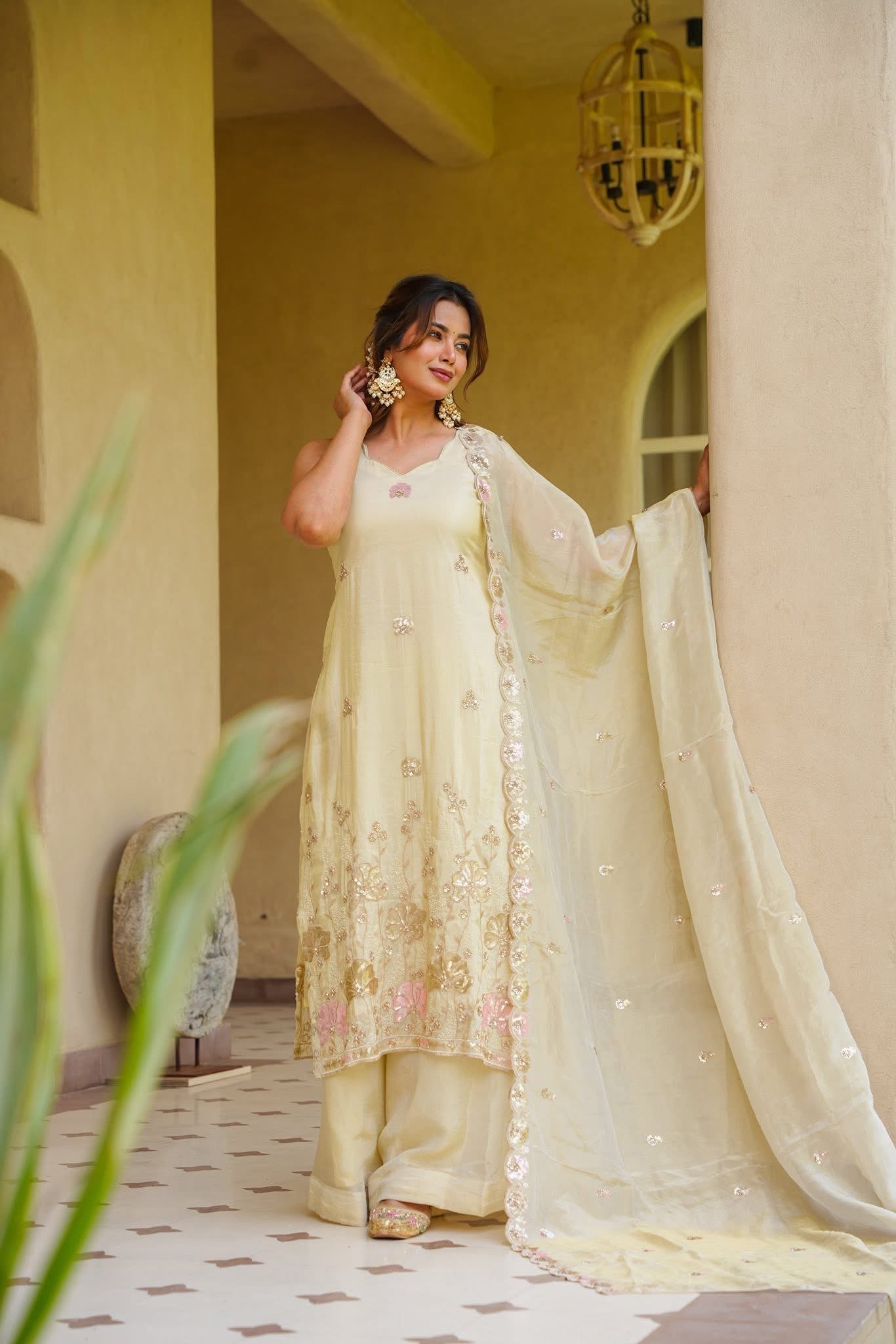 Vedaanshi White Heavy Kurta Set