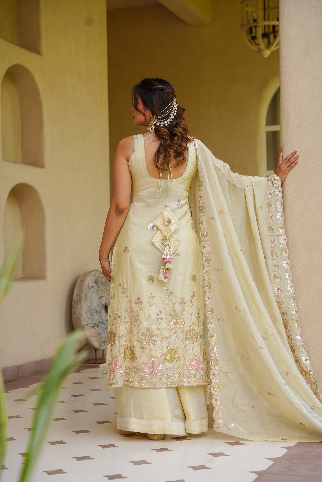 Vedaanshi White Heavy Kurta Set