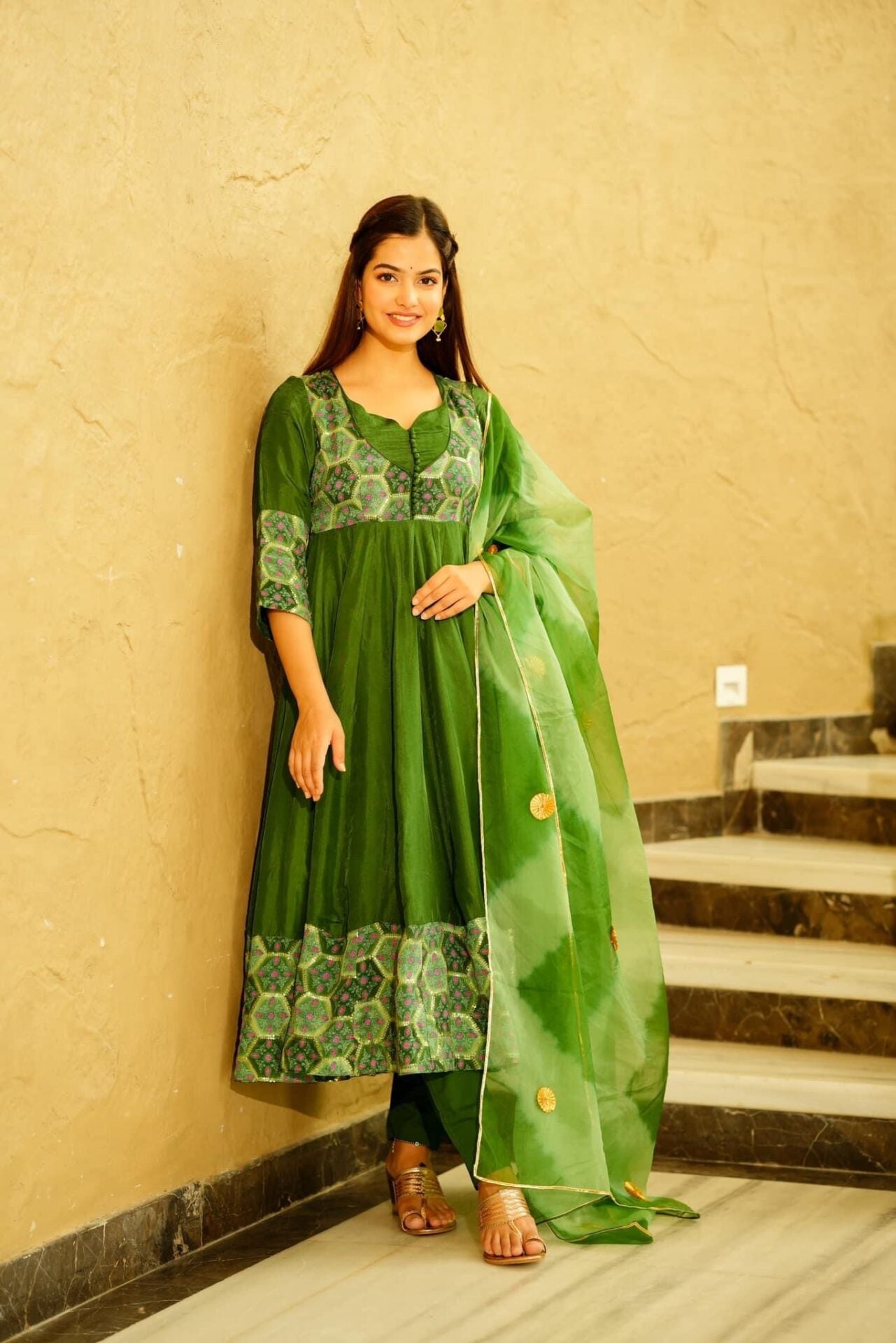 SEAWEED GREEN SILK EMBROIDERED SUIT SET