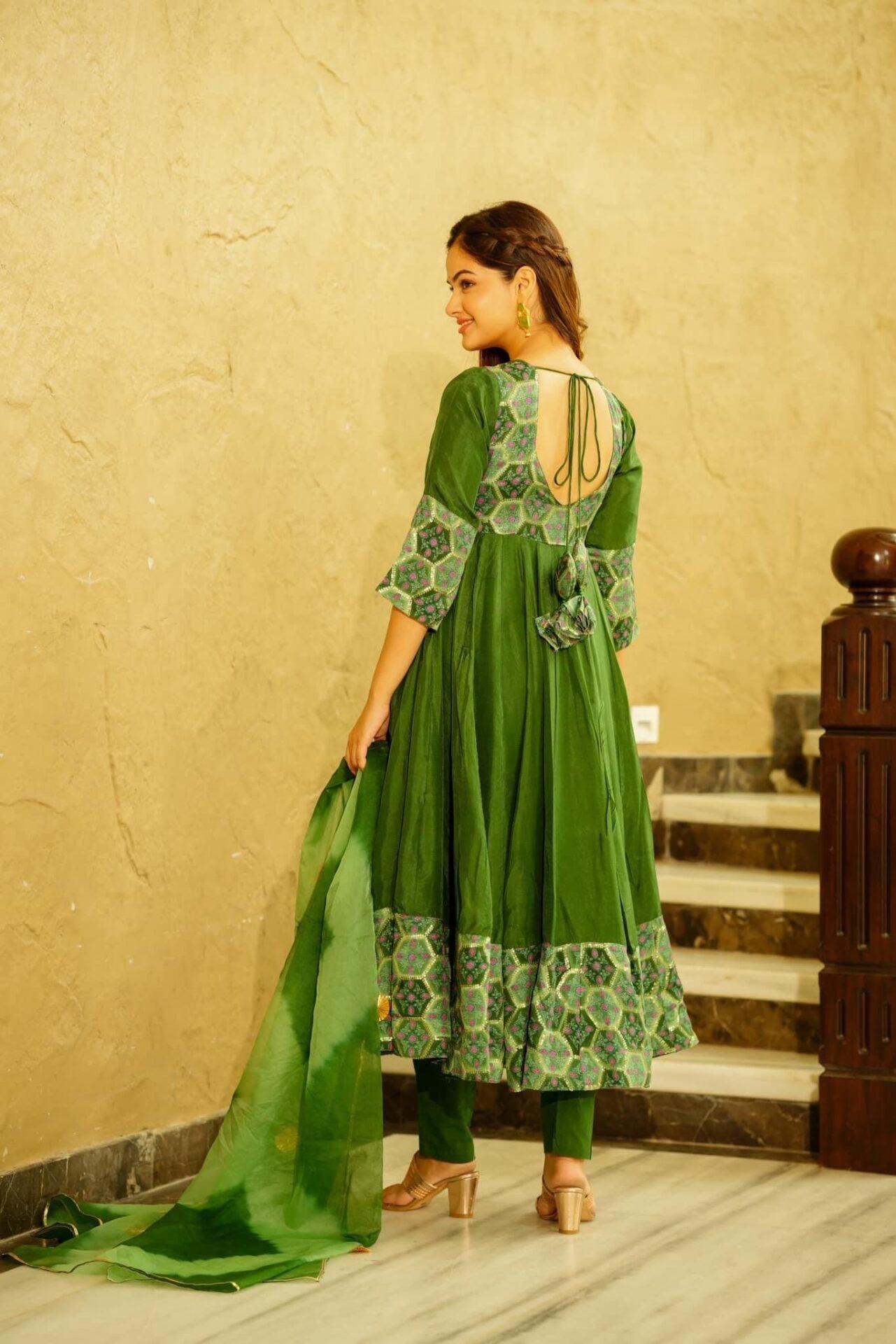 SEAWEED GREEN SILK EMBROIDERED SUIT SET