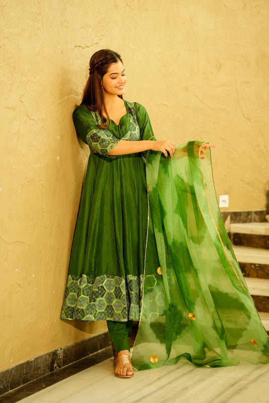 SEAWEED GREEN SILK EMBROIDERED SUIT SET