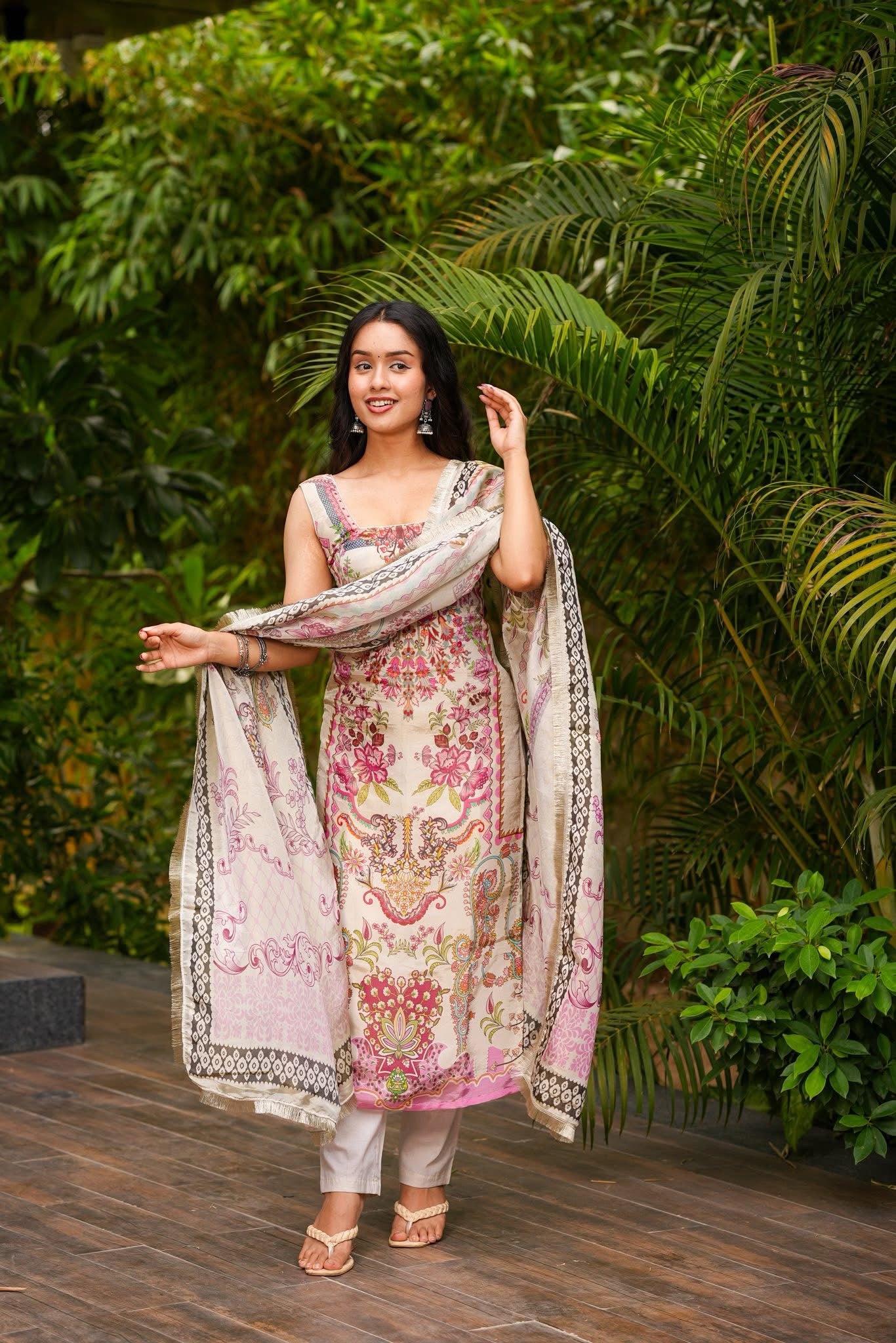 Taarini Cosmos Kurta Set