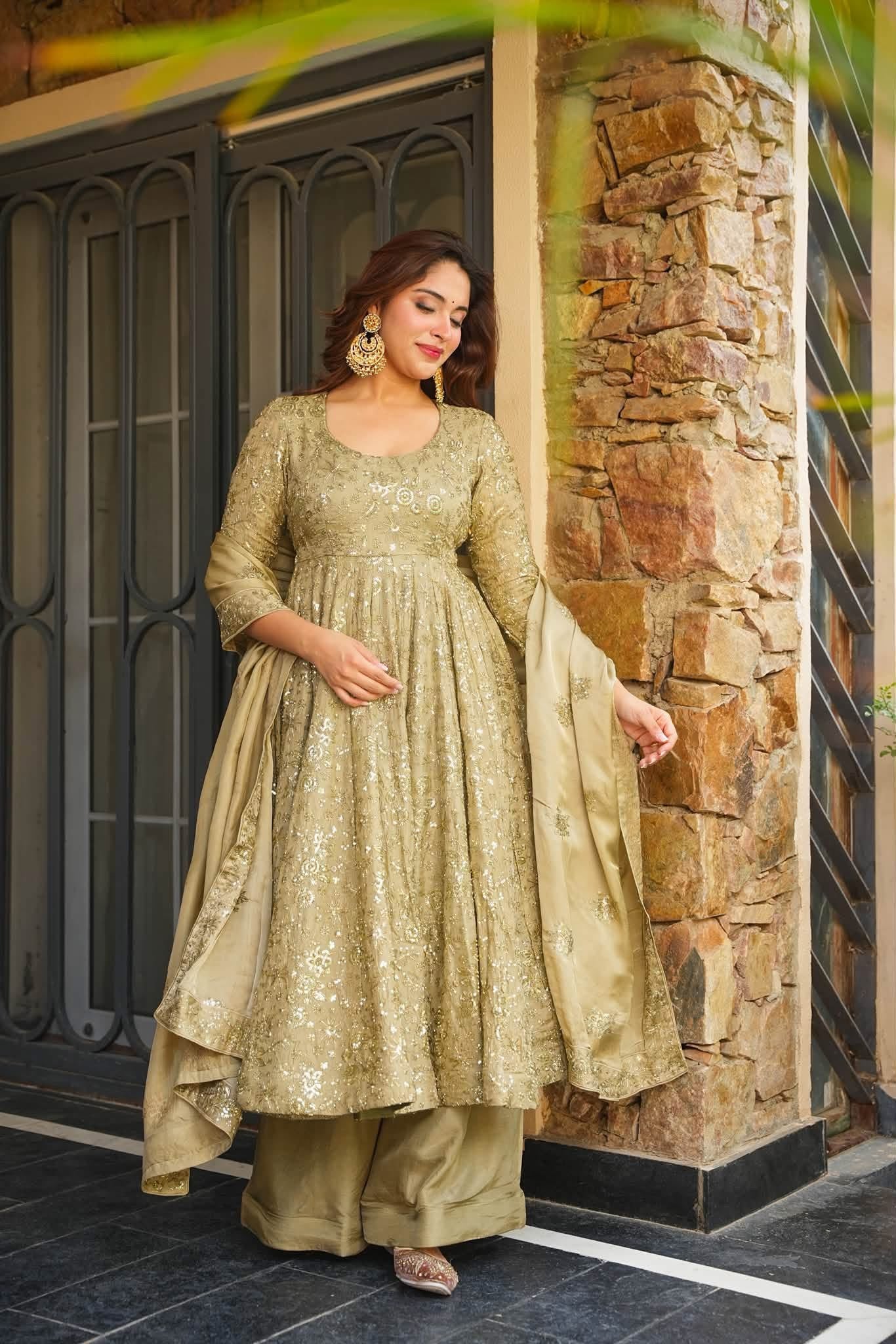Taara Sparkling Heavy Embroidered Kurta Set