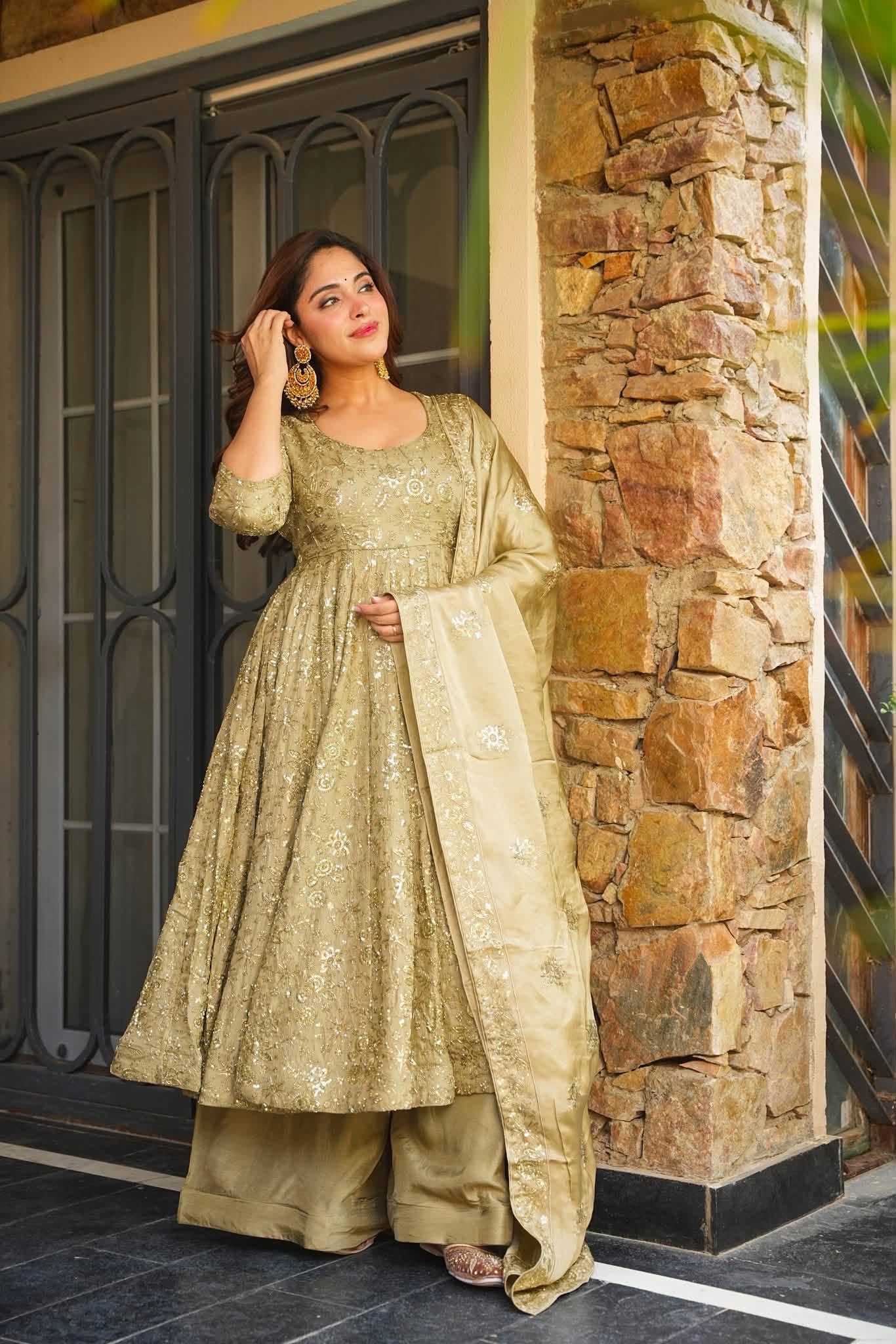 Taara Sparkling Heavy Embroidered Kurta Set