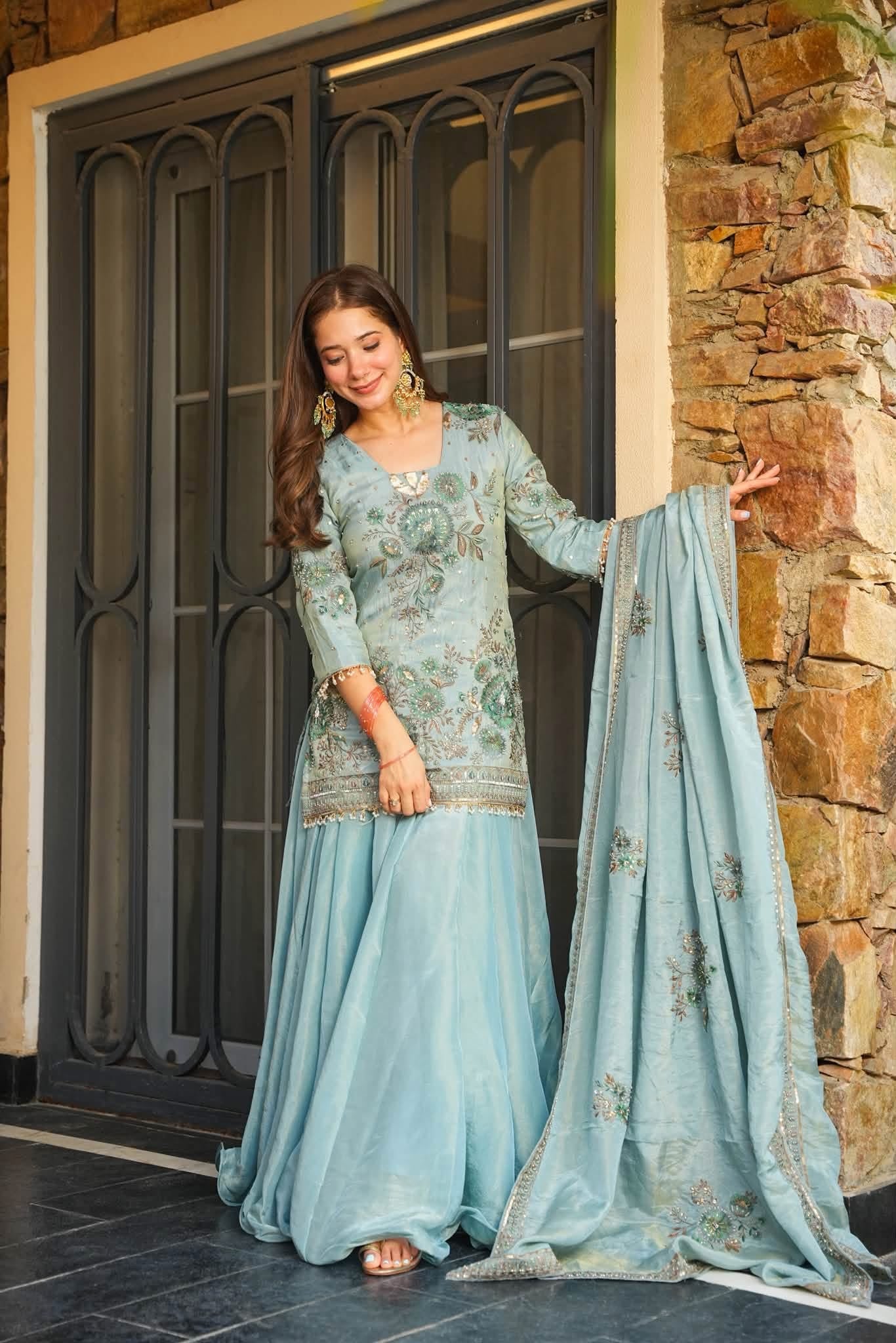 Roshira Glow Heavy Embroidered Kurta Set