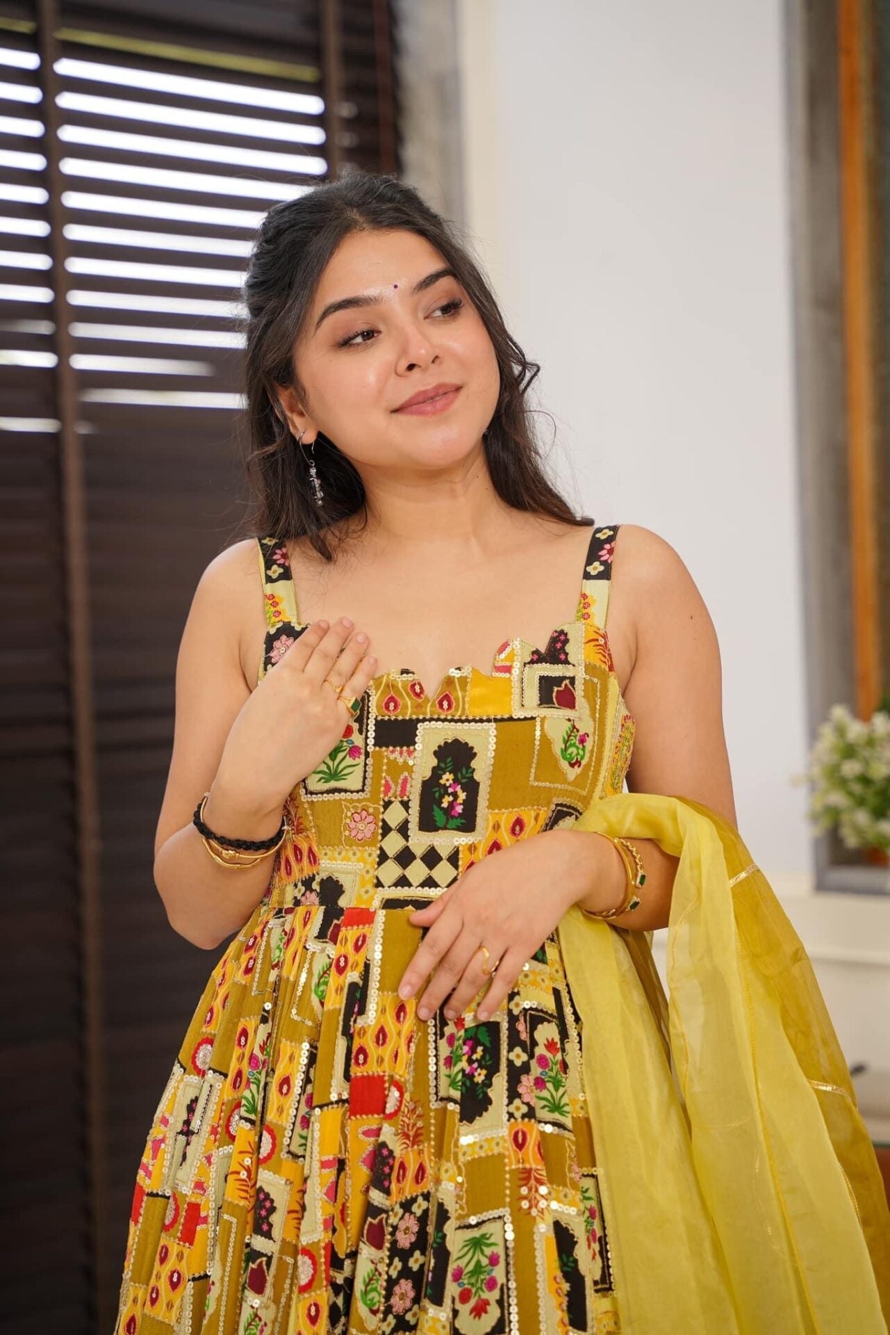 Gaurangi yellow heavy maxi set