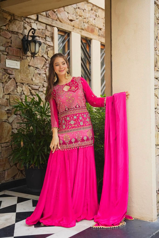 Avelika Glow Heavy Embroidered Kurta Set