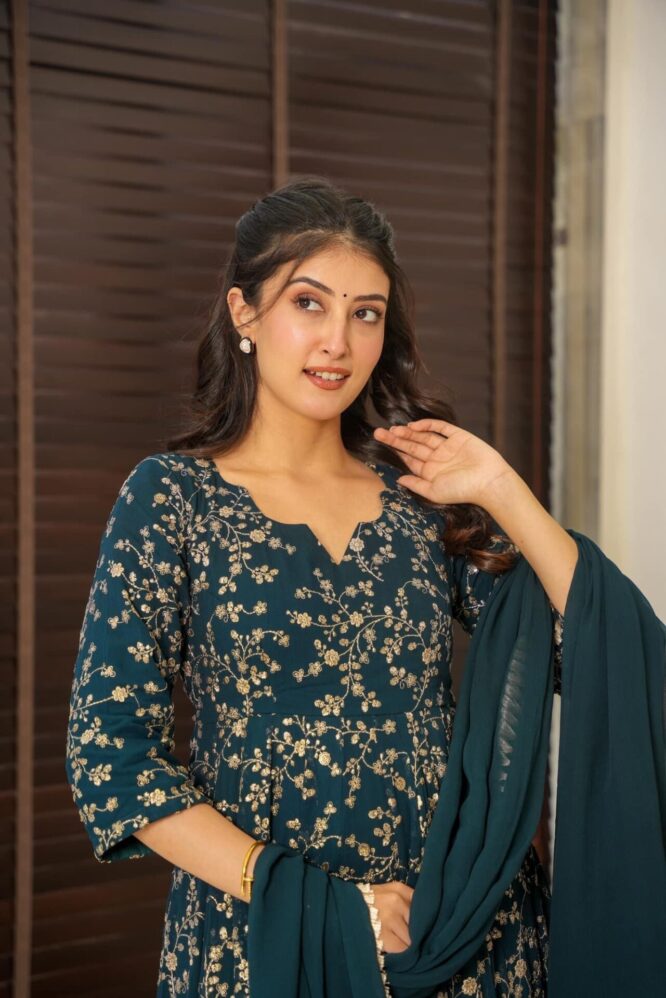 Paravi blue embroidered suit set