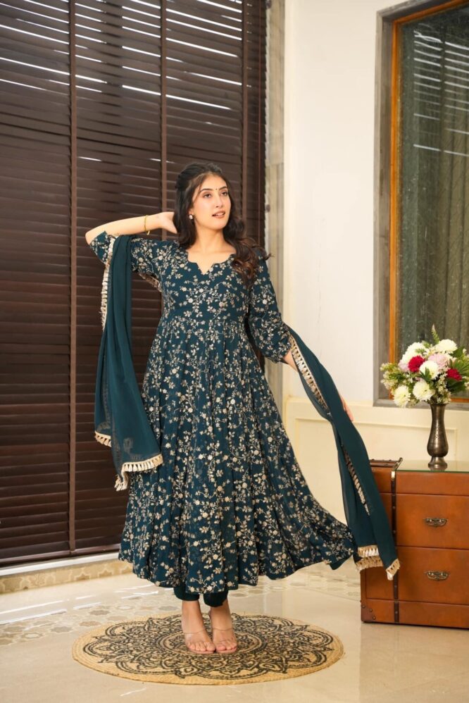 Paravi blue embroidered suit set