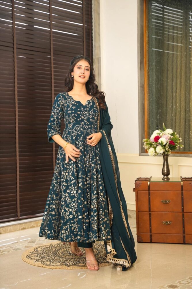 Paravi blue embroidered suit set