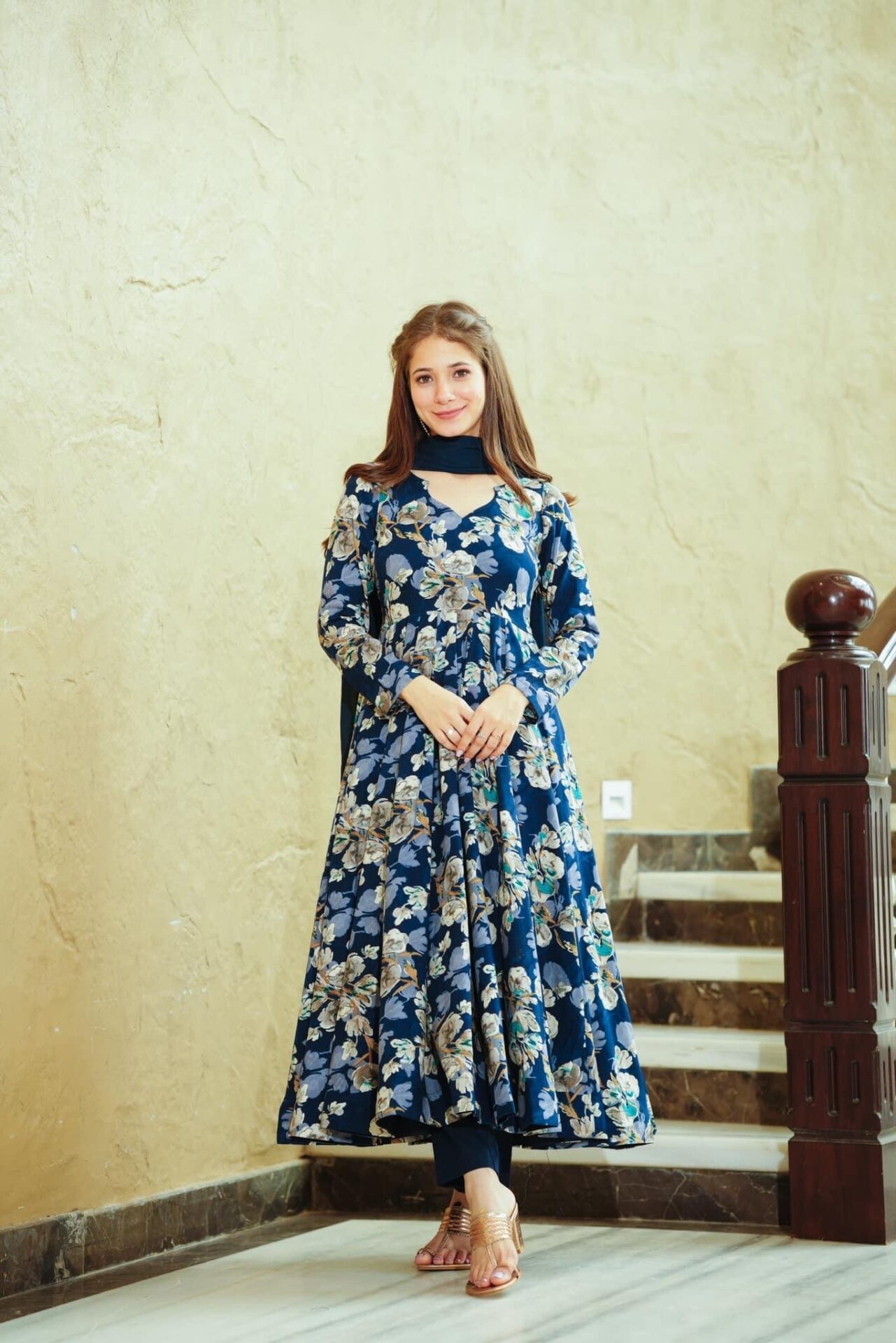 Women Floral Printed Long Kurti With Cotton Leggings Set - Blue