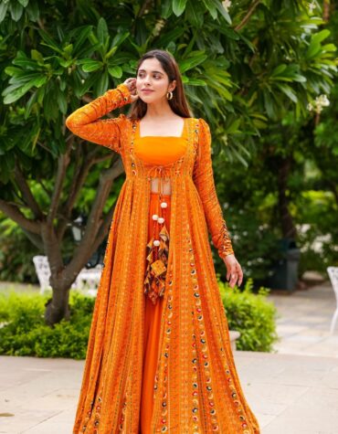 Long Net Shrug Design Kurti With Long Shrug Design ✔️👗🌈 Long Net Jacket  Design Kurti #LontNe… | Dress indian style, Pakistani dress design, Indian  fashion dresses