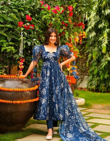 Diwali 2023: Anushka Sharma Inspired 5 Vibrant Ethnic Wear To Sparkle