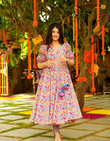 Buy Peach Kurta : Chanderi Hand Embroidered Floral Ella Yoke With Inner For  Women by Khamaj India Onlin… | Simple frocks, Simple frock design, Stylish  short dresses